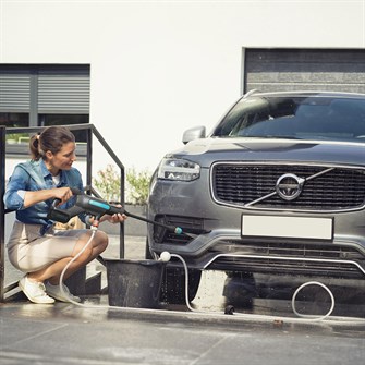 Gardena Medium AquaClean Højtryksrenser 24/18V P4A - til effektiv rengøring af biler